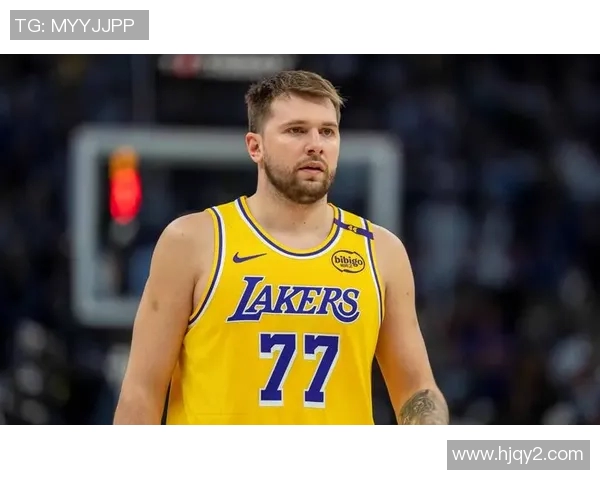 东契奇与莫里斯的对决谁能在赛场上笑到最后揭开胜负之谜 东契奇与莫里斯的对决谁能在赛场上笑到最后揭开胜负之谜